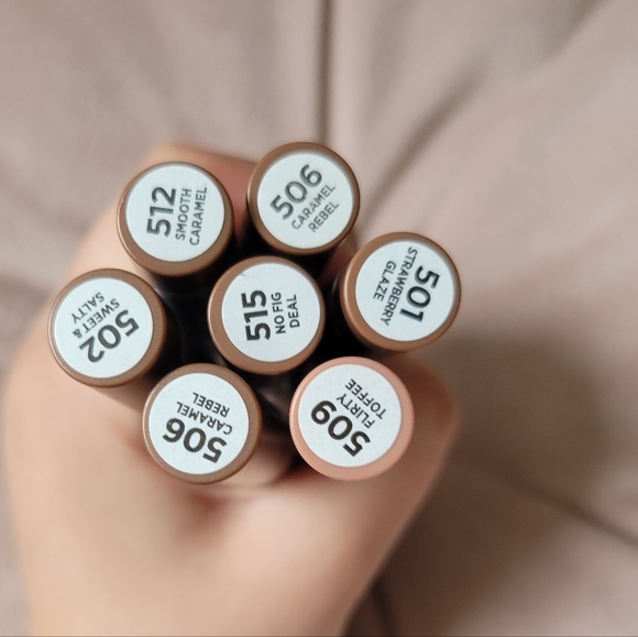 L'Oreal Matte Lip Crayon - Picture 2 of 3